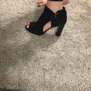 Vince Camuto black heel size 8